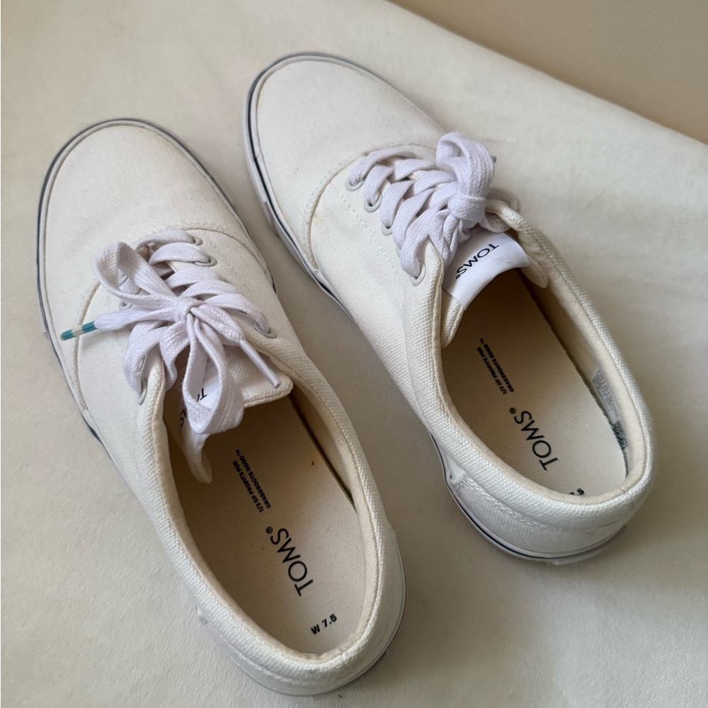 TOMS Classic White Lace-Up Shoes